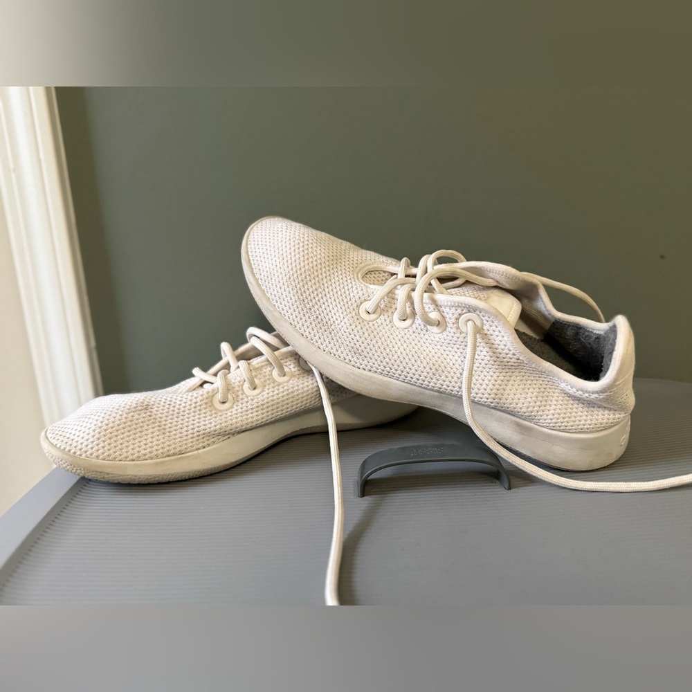 Allbirds tree runner shoes. Size 11. White. All birds. Everyday use.